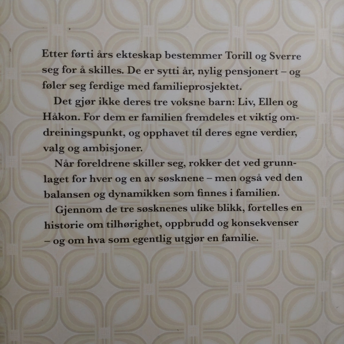 Flatland, Helga: En moderne familie