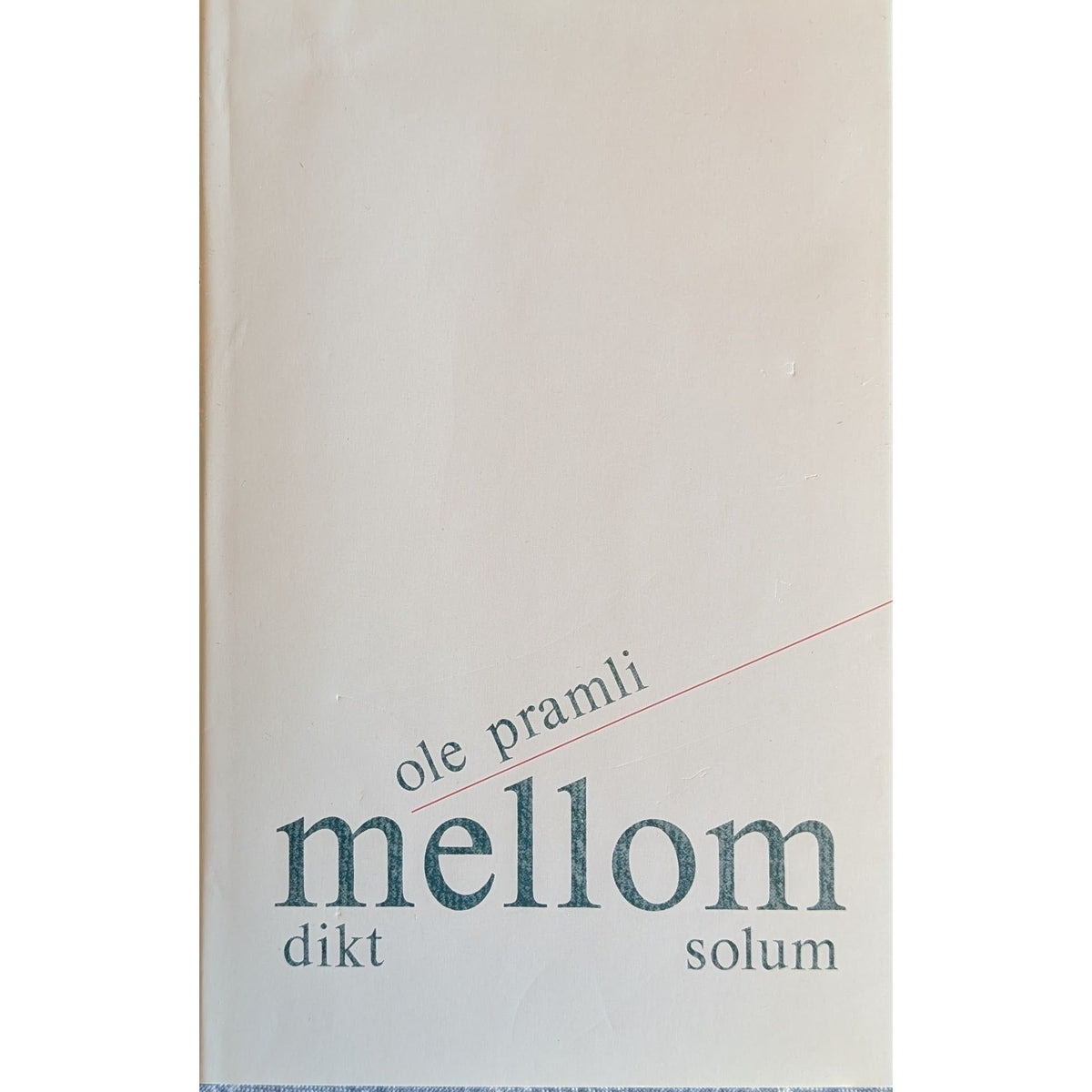 Mellom. Dikt.  Brukte bøker av Ole Pramli. Inventaret bokhandel