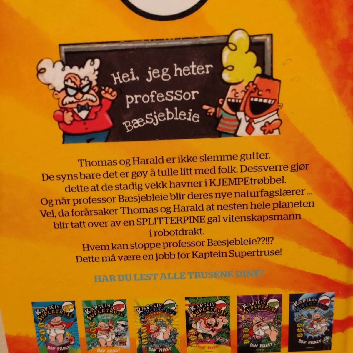 Pilkey, Dav: Kaptein Supertruse og og professor Bæsjebleies farlige felle (4)