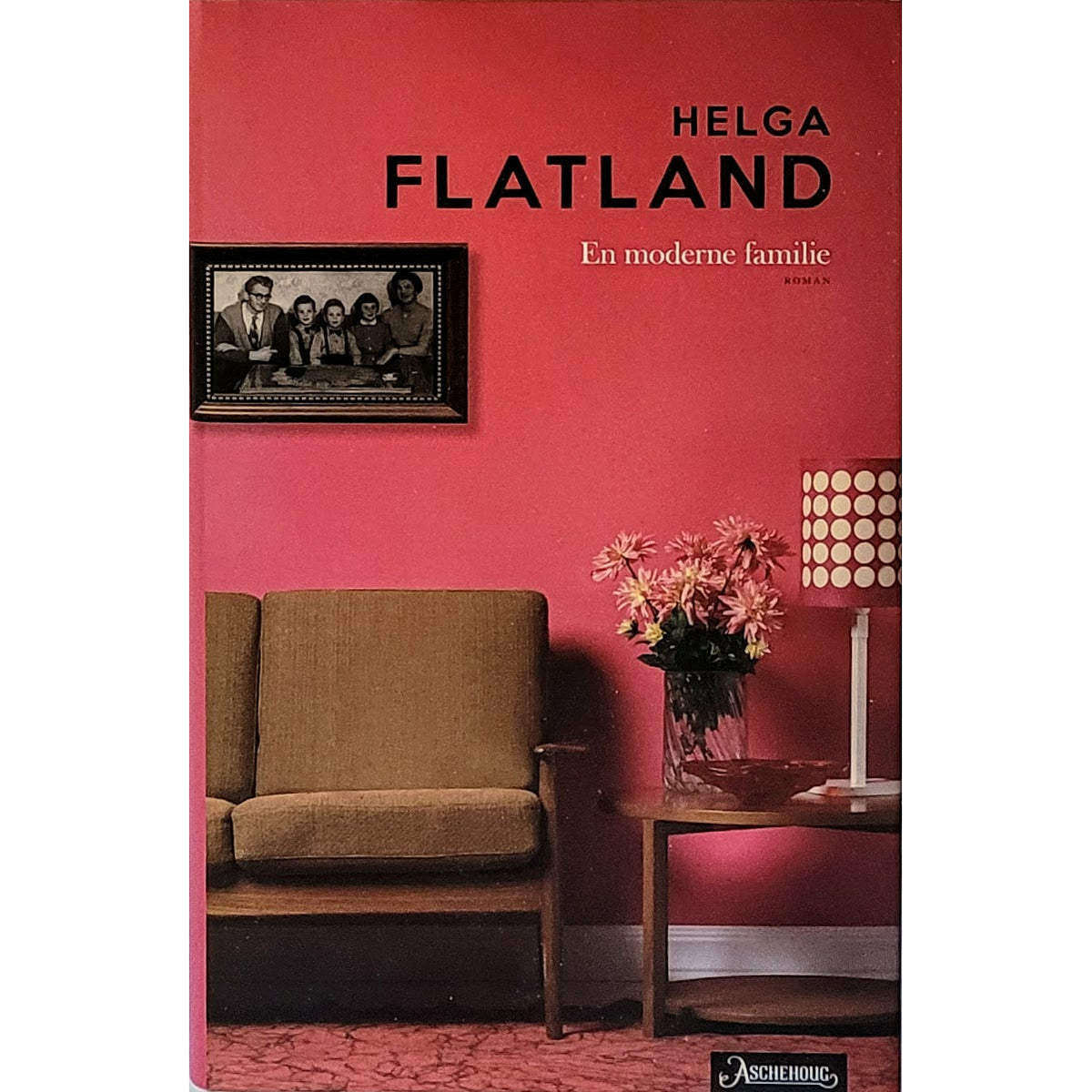 Flatland, Helga: En moderne familie